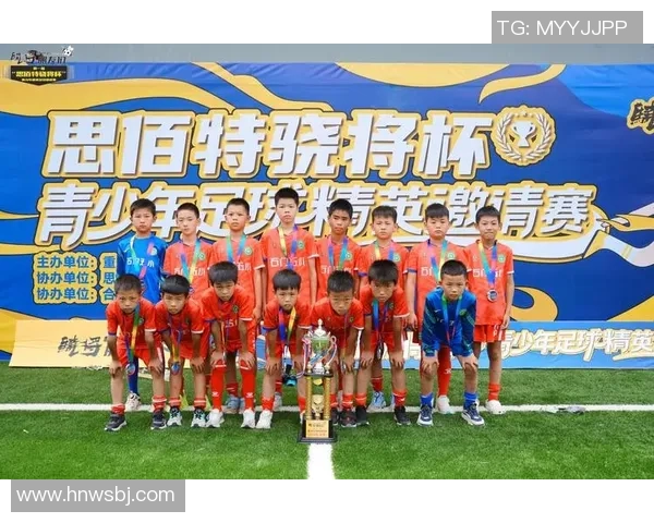 38岁足球明星依旧闪耀赛场 传奇球员展现超凡实力引领球队再创辉煌 38岁足球明星依旧闪耀赛场 传奇球员展现超凡实力引领球队再创辉煌