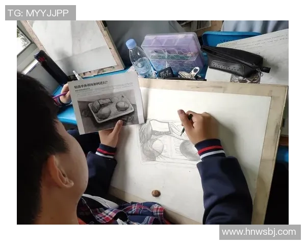 《用素描艺术再现足球球星风采每一笔勾画出他们的激情与荣耀》