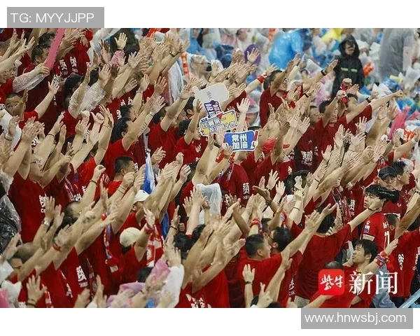 中国球迷热情追捧足球巨星纷纷要求签名现场气氛火爆