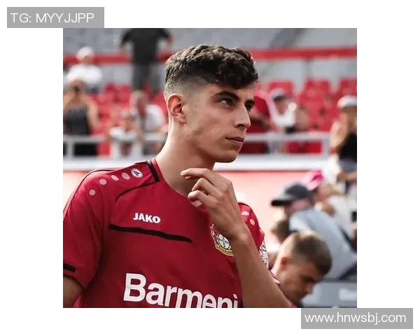 当红足球巨星跨界歌坛发布新单曲引发球迷热议