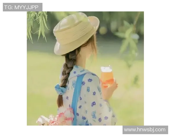 足球星空下的可爱女真人头像,展现活力与魅力的完美结合 足球星空下的可爱女真人头像,展现活力与魅力的完美结合